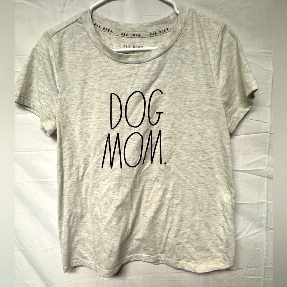 RAE DUNN. "DOG MOM" heather grey short-sleeve t-shirt, Med, 60% cotton, 40% poly